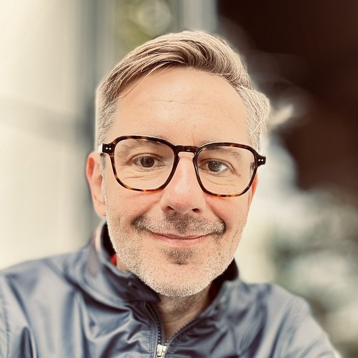 Daniel Richter im Beratungsgespräch